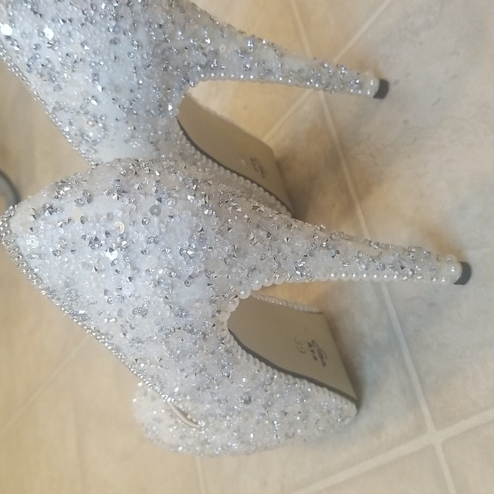 Beautiful Rhinestone/Sequin/Pearl Heels Sz. 7! - Picture 8 of 10
